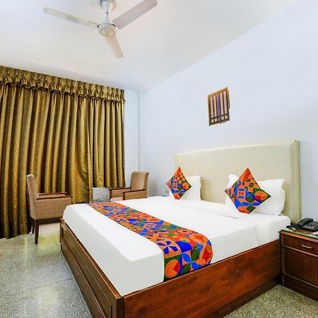 Hotel Exotica Leisure Valley, Gurgaon Exteriör bild