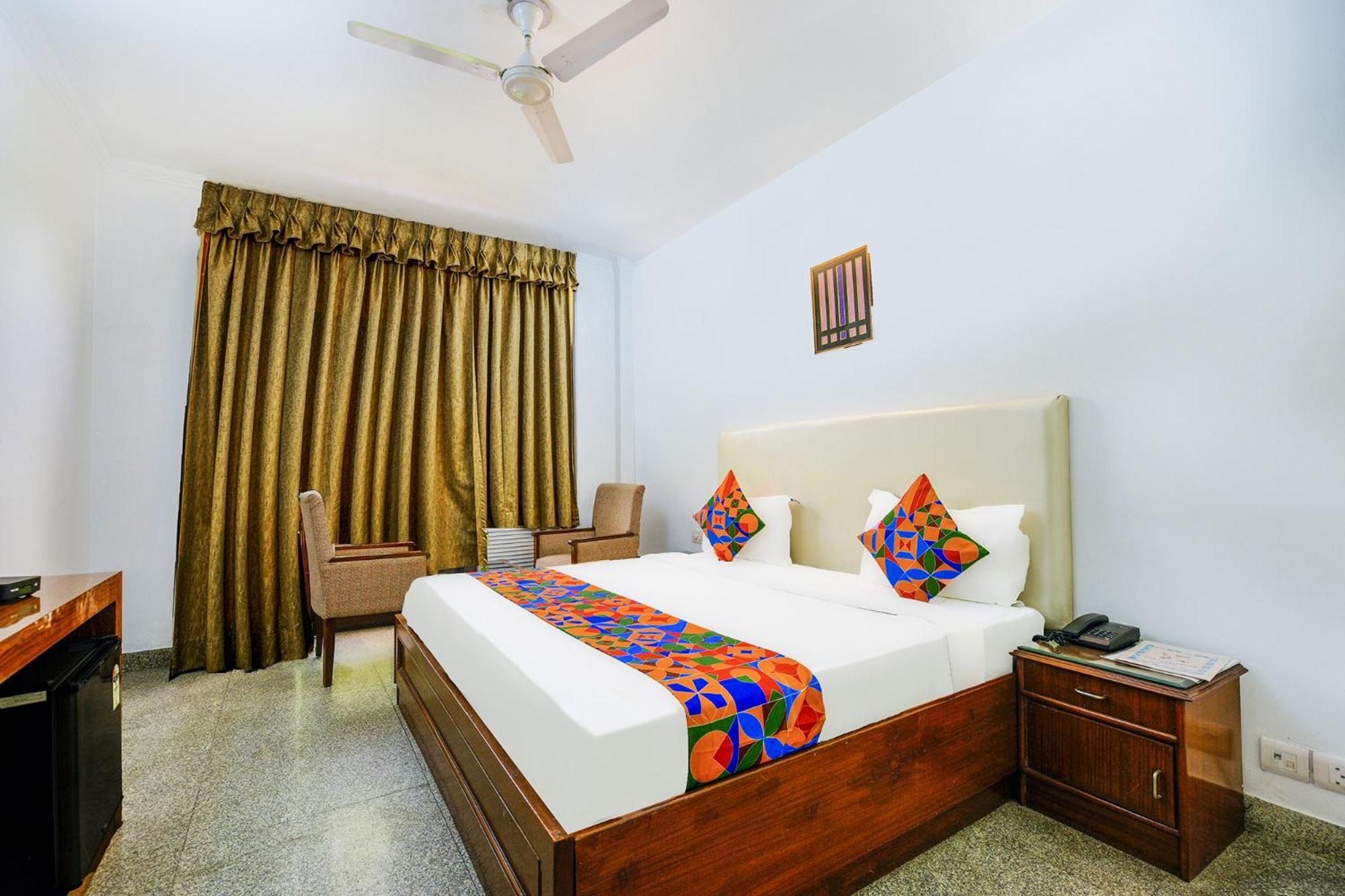 Hotel Exotica Leisure Valley, Gurgaon Exteriör bild