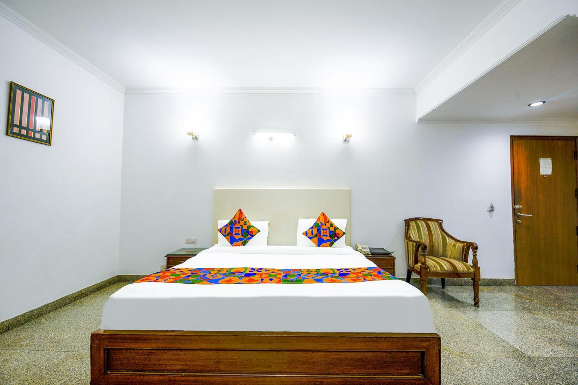 Hotel Exotica Leisure Valley, Gurgaon Exteriör bild