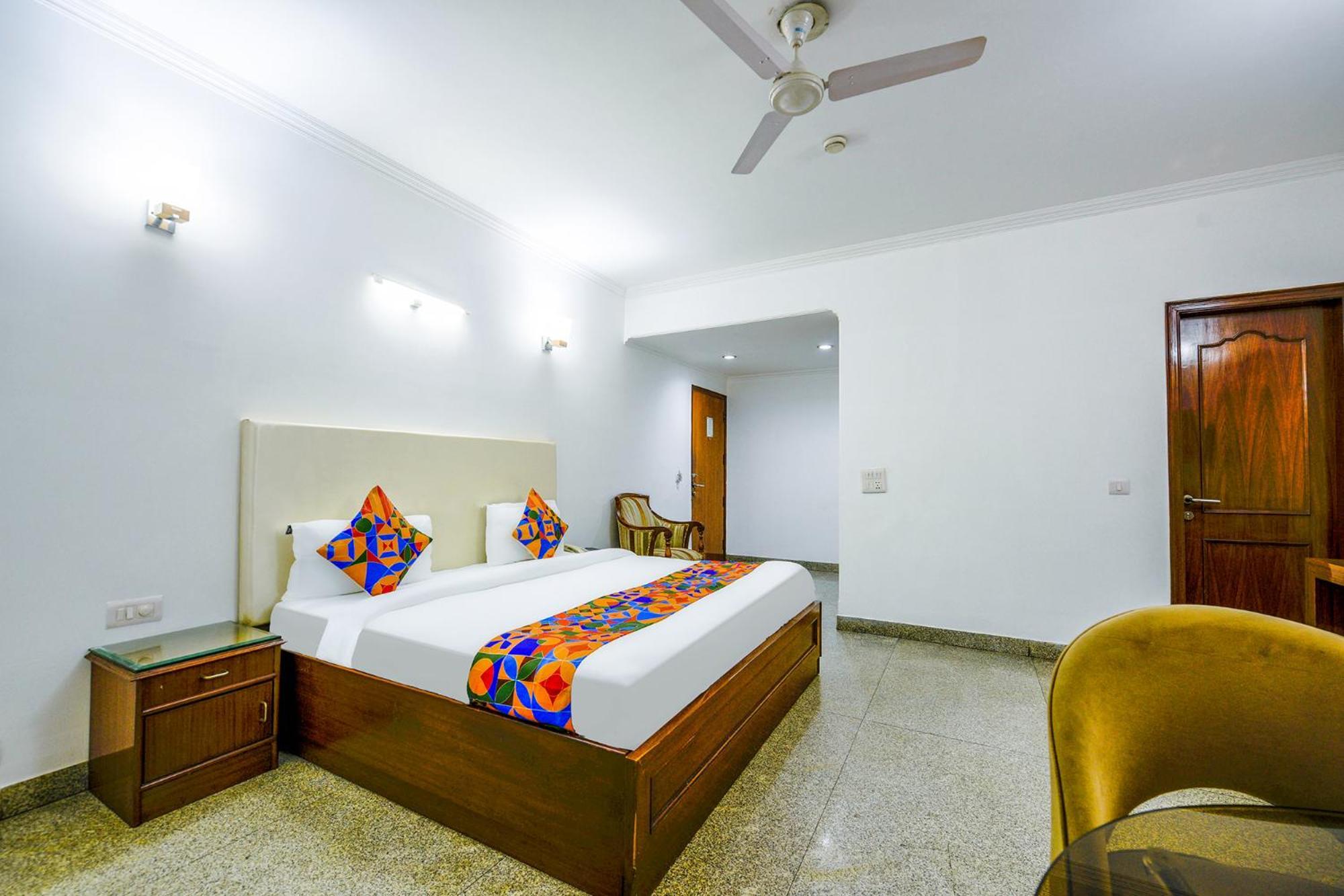 Hotel Exotica Leisure Valley, Gurgaon Exteriör bild