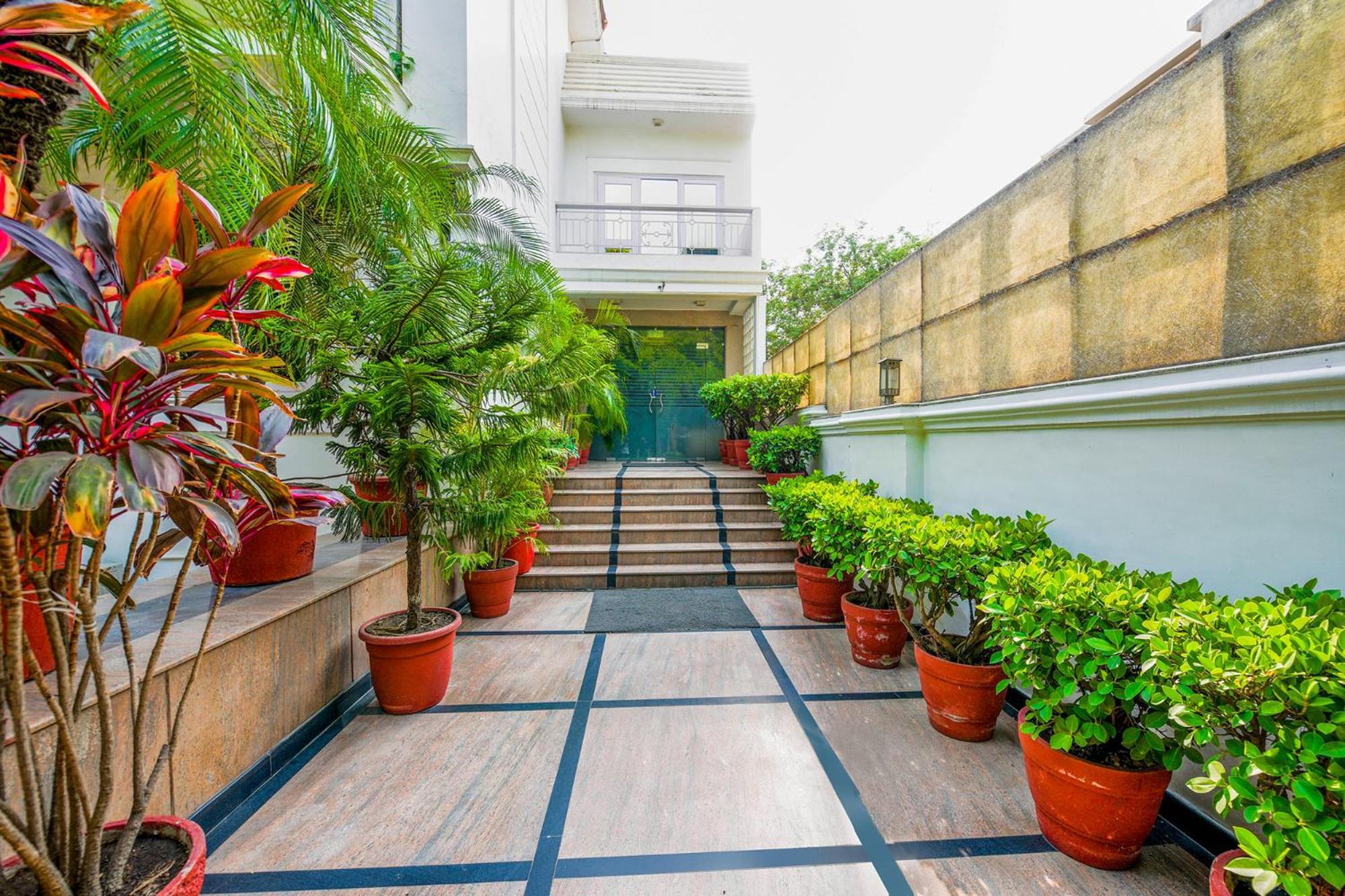 Hotel Exotica Leisure Valley, Gurgaon Exteriör bild